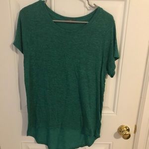 Market Spruce high-low tee
